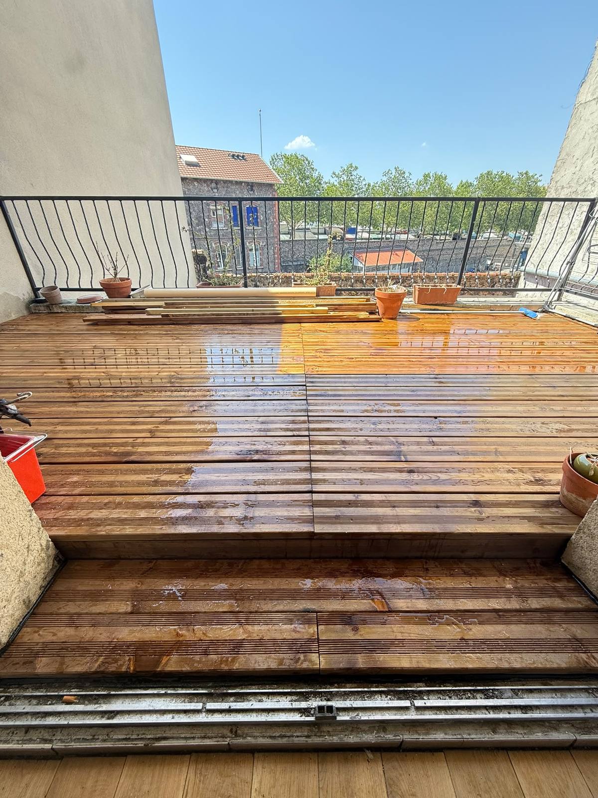 Terrasse en lambourdes rénovée — copropriété à Saint-Ouen
